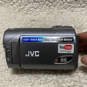 JVC Everio GZ-MS100U Camcorder 35x Optical Zoom W/ Battery – Tested Functioning